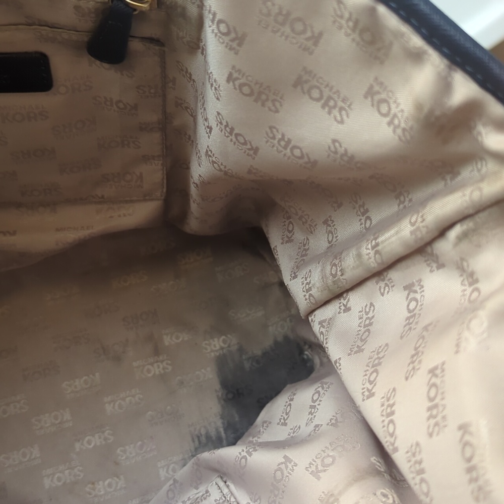 Michael Kors Jet Set Tote - Picture 11 of 12